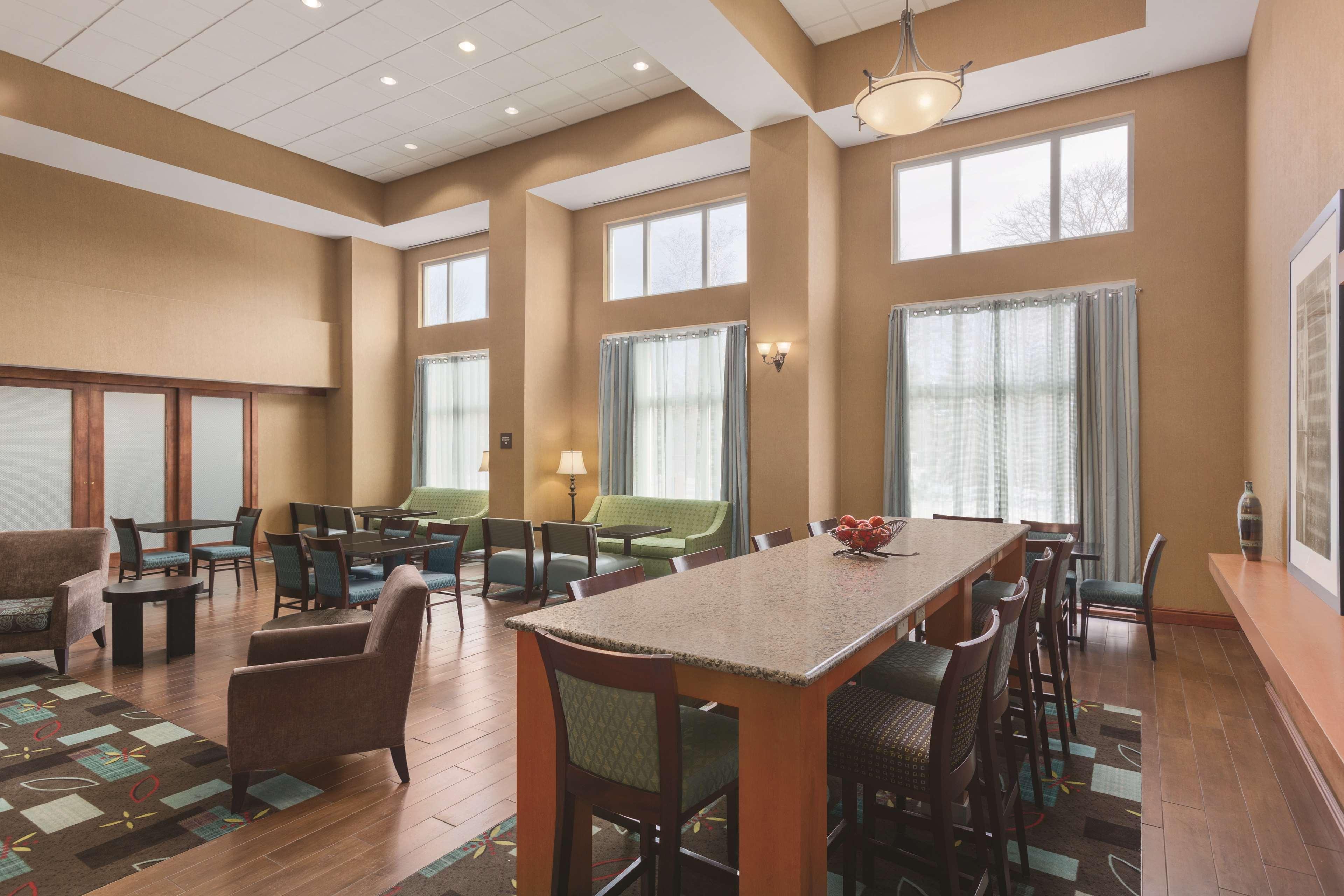 Hampton Inn & Suites Greenfield Esterno foto