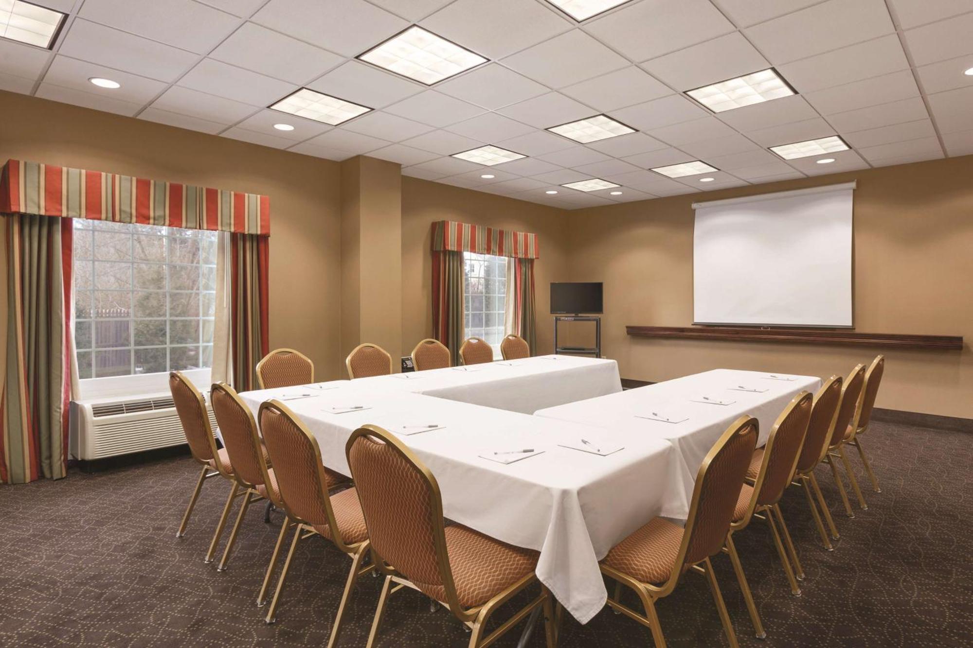 Hampton Inn & Suites Greenfield Esterno foto