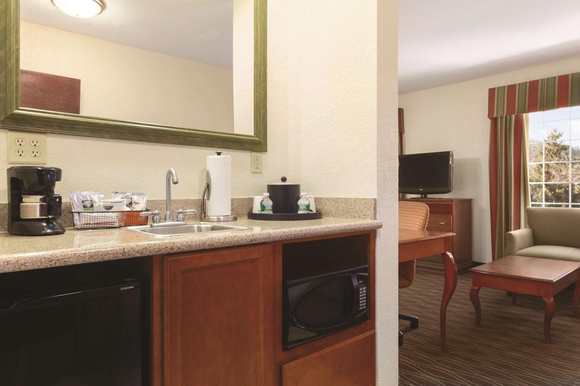 Hampton Inn & Suites Greenfield Esterno foto