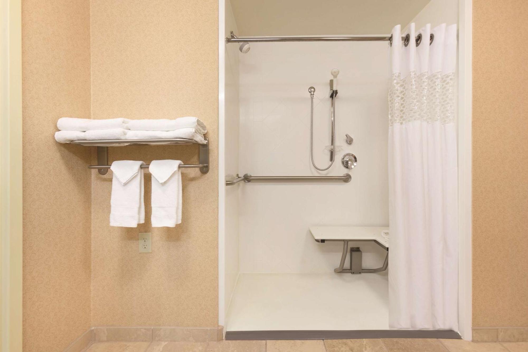 Hampton Inn & Suites Greenfield Esterno foto