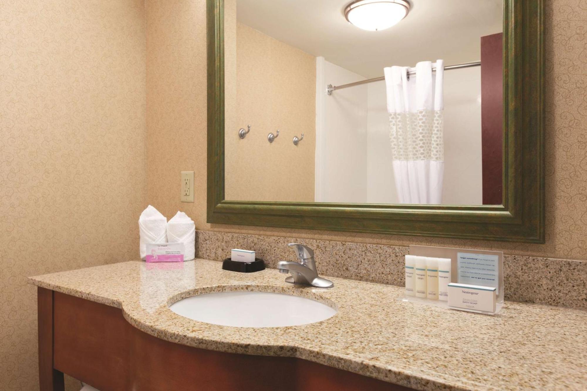 Hampton Inn & Suites Greenfield Esterno foto