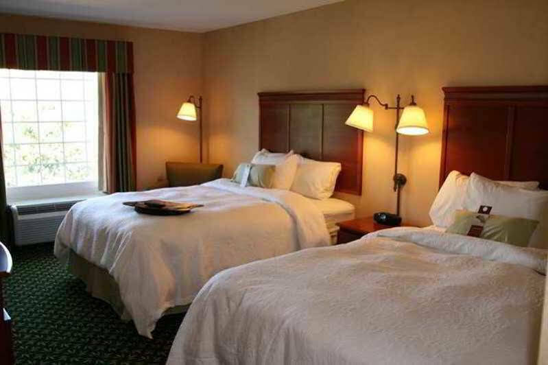 Hampton Inn & Suites Greenfield Esterno foto